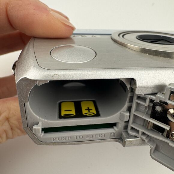 Minolta Konica DiMAGE E323 3.2 MP Digital Camera - Silver NOT TESTED - Picture 7 of 8